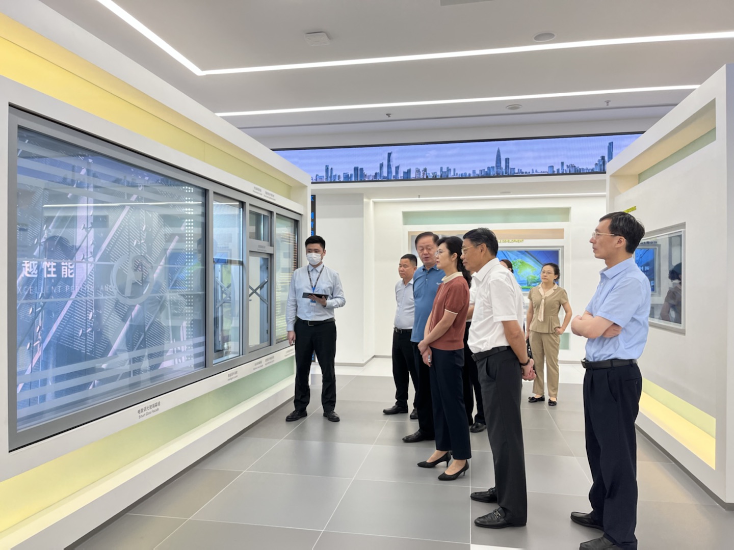 江西省政協(xié)副主席、省工商聯(lián)主席謝茹一行蒞臨方大集團(tuán)考察